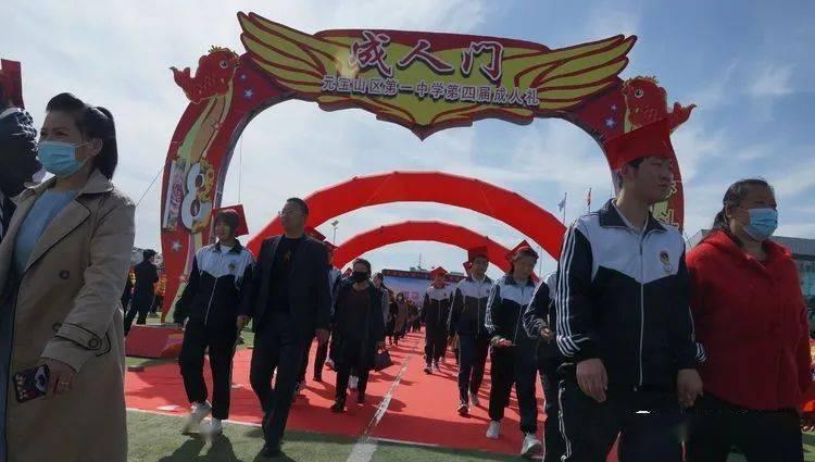 武汉地铁3号线沌阳大道站乘客捡到10万元现金